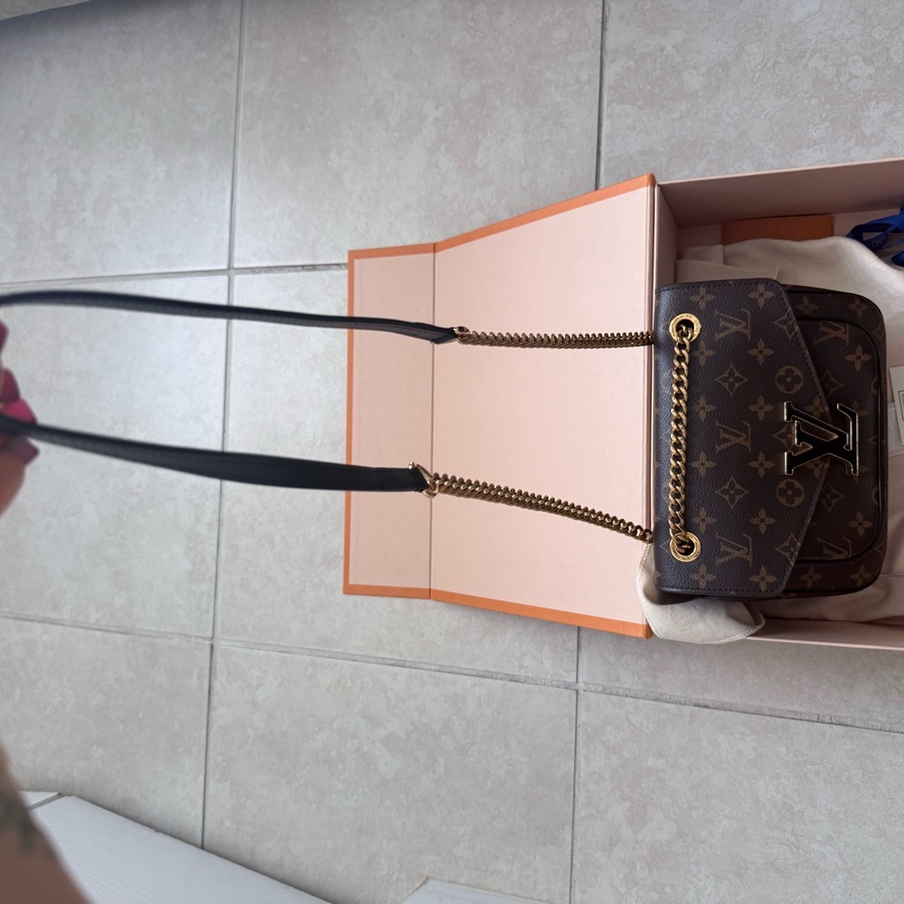 Louis Vuitton Passy handbag - Picture 16 of 17